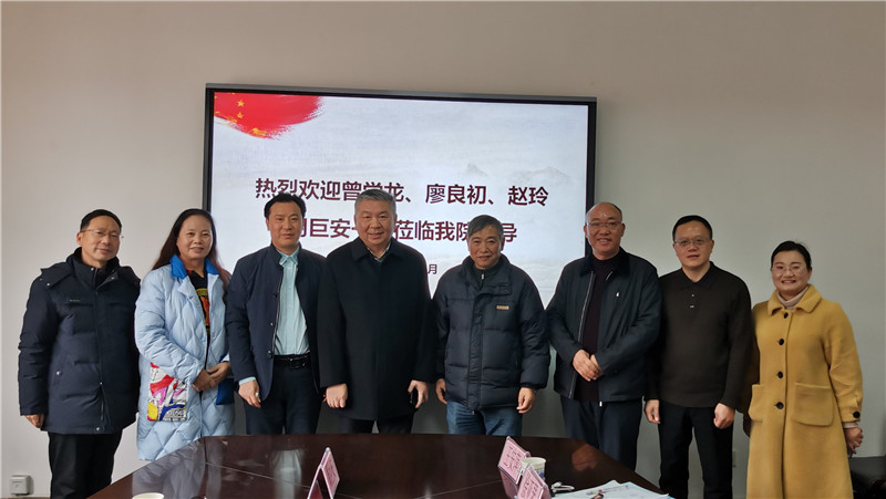 四高校馬院院長(zhǎng).jpg