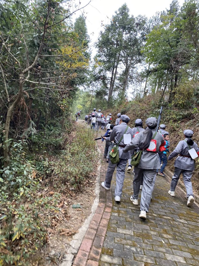 青馬社師生模擬長征路智勇大沖關活動3.jpg