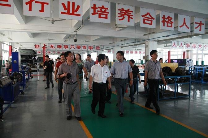 江西科技學(xué)院考察.jpg