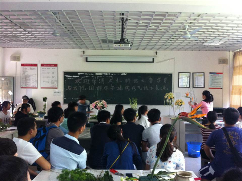 大仁科技大學學生應邀觀摩我院園林學院插畫課堂教學2.jpg
