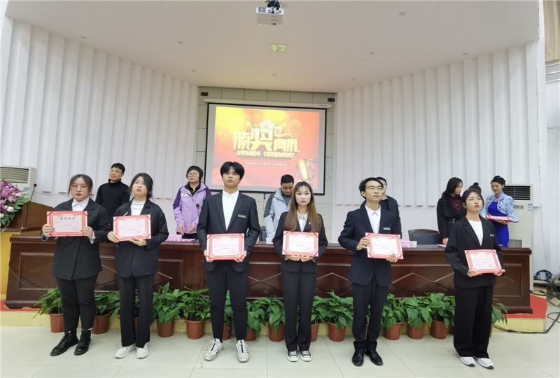 家具學(xué)院召開2020年度學(xué)生工作表彰大會(huì)暨世賽經(jīng)驗(yàn)分享會(huì).png