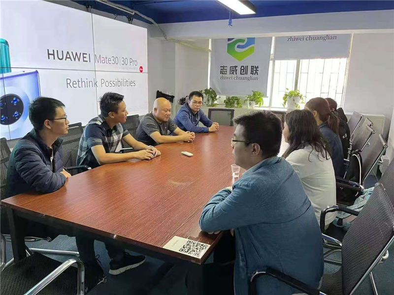 通訊與信息學(xué)院組織老師走訪(fǎng)實(shí)習(xí)點(diǎn)看望實(shí)習(xí)生.png