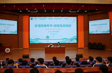 汽車(chē)機(jī)電學(xué)院舉辦“贛鄱匠傳”——“漫談學(xué)生成長(zhǎng)的思考”主題講座