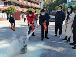 工業(yè)與設(shè)計(jì)學(xué)院聯(lián)合紅旗校區(qū)管委會(huì) 舉行了消防安全應(yīng)急演練
