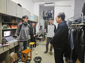 “心連心共筑成長(zhǎng)路 手牽手同繪青春夢(mèng)”　工業(yè)與設(shè)計(jì)學(xué)院“萬(wàn)師潤(rùn)萬(wàn)心·大走訪大談心”系列活動(dòng)之輔導(dǎo)員班主任全面談　 
